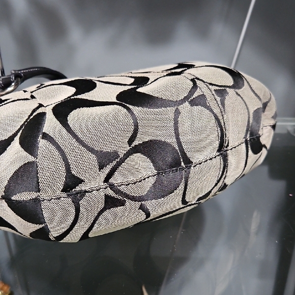 Coach EUC Y2K Signature Jaquard Hobo Shouldet Bag With Coach Carriage Charm - Picture 8 of 11